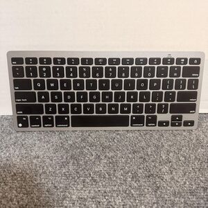 OMOTON KB066 Wireless Slim Bluetooth Keyboard Gray Mac PC Portable Compact